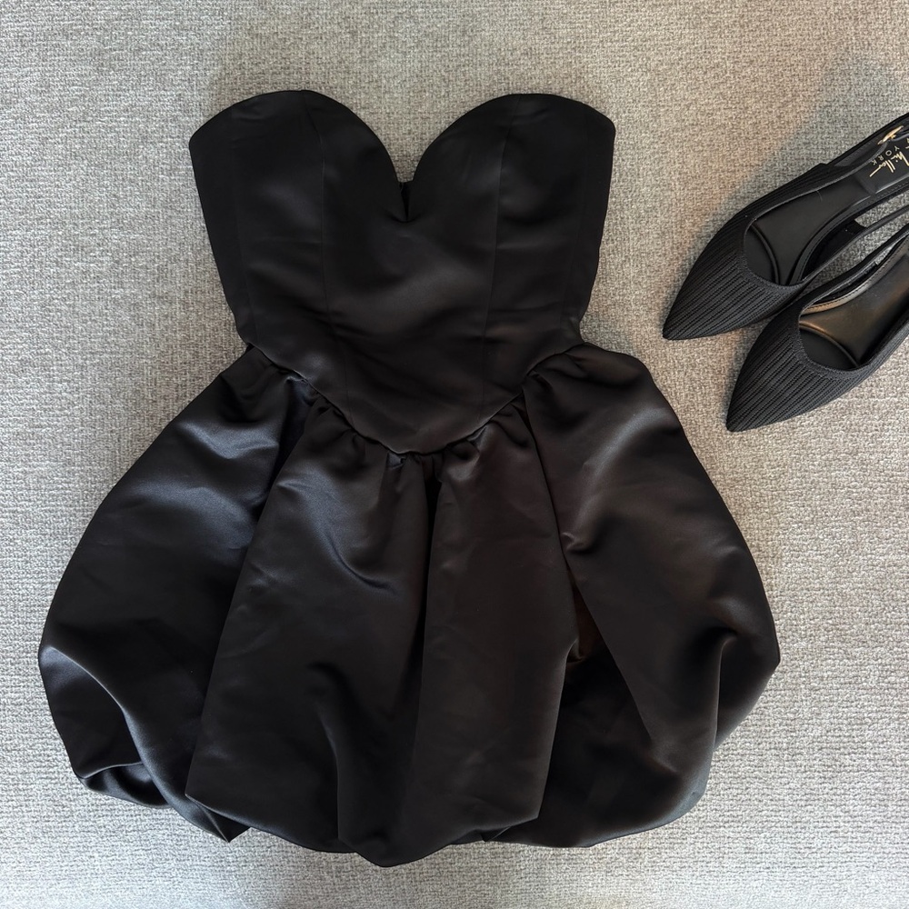 Black Strapless Sweetheart Bubble Hem Dress